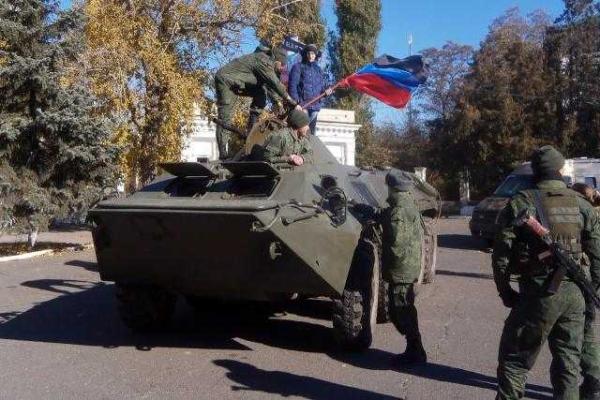 В «ДНР» отмечают «день флага»: согнали всех, опубликованы фото