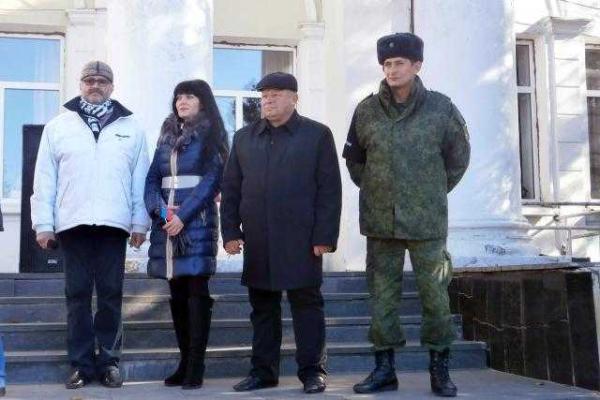 В «ДНР» отмечают «день флага»: согнали всех, опубликованы фото