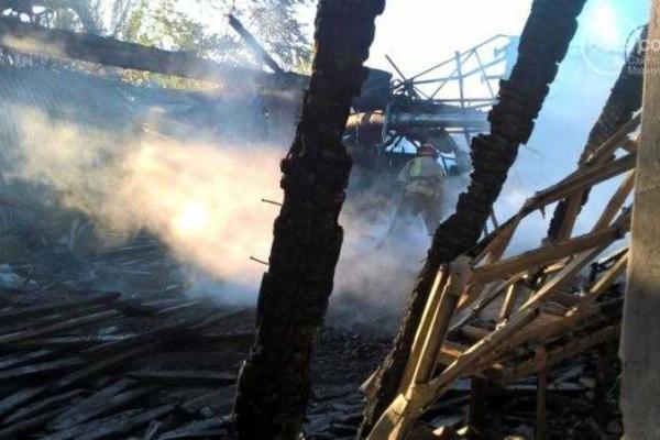 В Мариуполе произошел масштабный пожар: горел деревообрабатывающий цех В Мариуполе произошел масштабный пожар: горел деревообрабатывающий цех