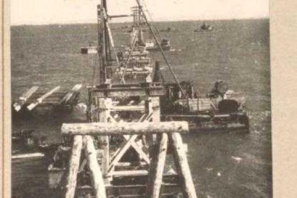 Россия рассекретила фотографии строительства немцами моста в Крым Россия рассекретила фотографии строительства немцами моста в Крым
