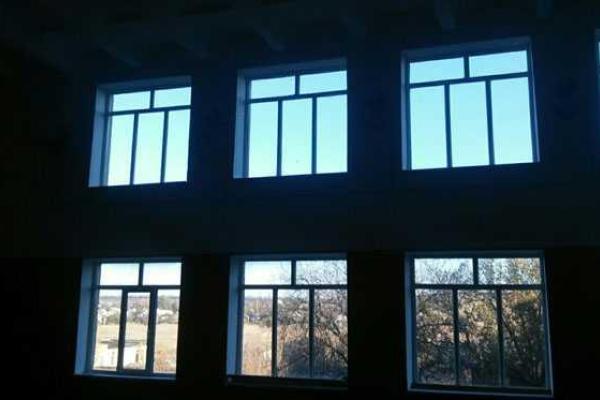 В Марьинке из-за обстрела боевиков пострадала местная школа