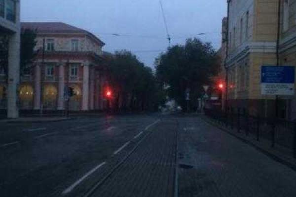 Утренний Донецк в день «праймериз» : опубликованы фото пустых улиц Утренний Донецк в день «праймериз» : опубликованы фото пустых улиц