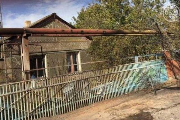 Боевики обстреляли Талаковку: разрушены жилые дома, случился пожар Боевики обстреляли Талаковку: разрушены жилые дома, случился пожар