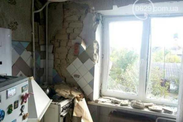 Появились шокирующие кадры разрушений после мощного обстрела боевиками Марьинки