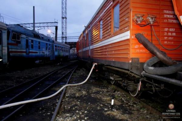 У Тернополі рятувальники гасили палаючий потяг, з'явилися подробиці У Тернополі рятувальники гасили палаючий потяг, з'явилися подробиці