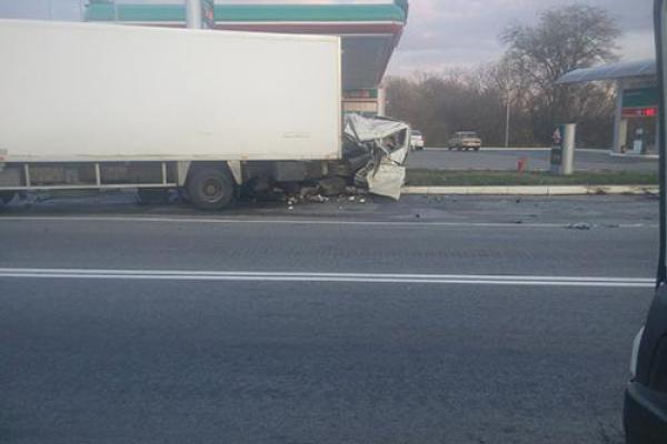Жуткое ДТП в Запорожской области: фура растрощила автомобиль вместе с водителем, появились шокирующие кадры Жуткое ДТП в Запорожской области: фура растрощила автомобиль вместе с водителем, появились шокирующие кадры