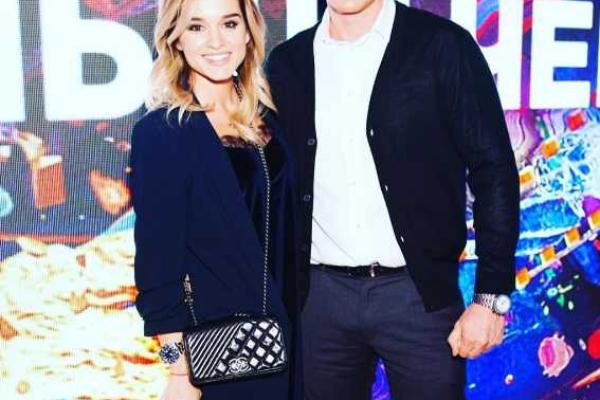 Телеведущая Ксения Бородина показала новое фото с супругом