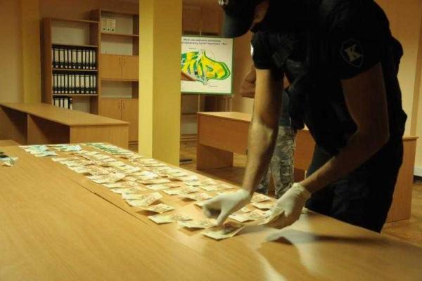 СБУ разоблачила коррупционную схему на таможенном посту "Тиса": деньги прятали в собачьем вольере