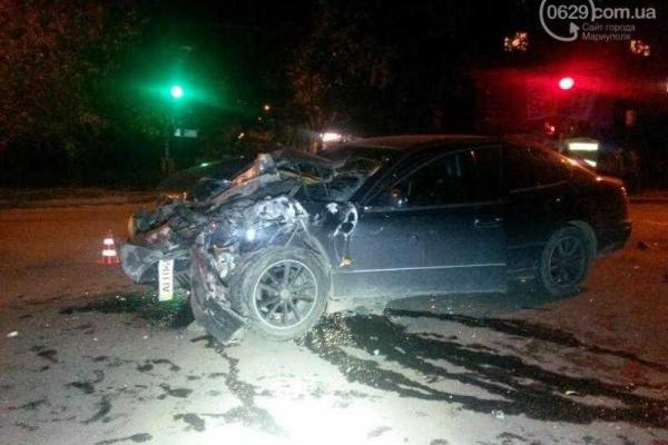 В Мариуполе произошло жуткое ДТП: в такси влетел "Лексус"