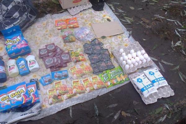 В Дебальцево автоматчики разогнали людей, которые продавали товары из украинских магазинов