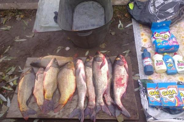 В Дебальцево автоматчики разогнали людей, которые продавали товары из украинских магазинов