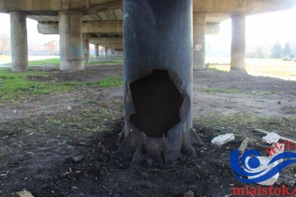 В оккупированном Луганске неизвестные взорвали памятник, установленный ко Дню Победы В оккупированном Луганске неизвестные взорвали памятник, установленный ко Дню Победы