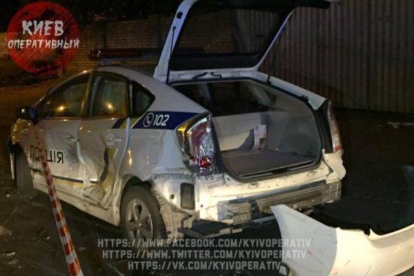 В Киеве произошло жуткое ДТП: сын нардепа пытался скрыться с места аварии В Киеве произошло жуткое ДТП: сын нардепа пытался скрыться с места аварии