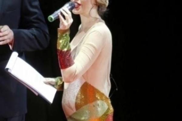 В Сети опубликовали лучшие наряды телеведущей Ксении Собчак за время беременности