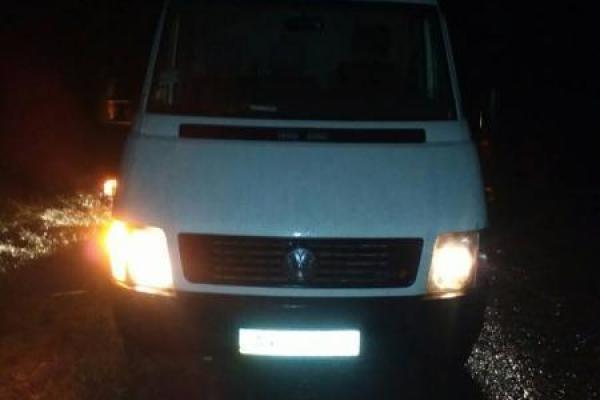 На Луганщині затримали авто, яким перевозили в об'їзд блокпостів консерви та червону ікру На Луганщині затримали авто, яким перевозили в об'їзд блокпостів консерви та червону ікру