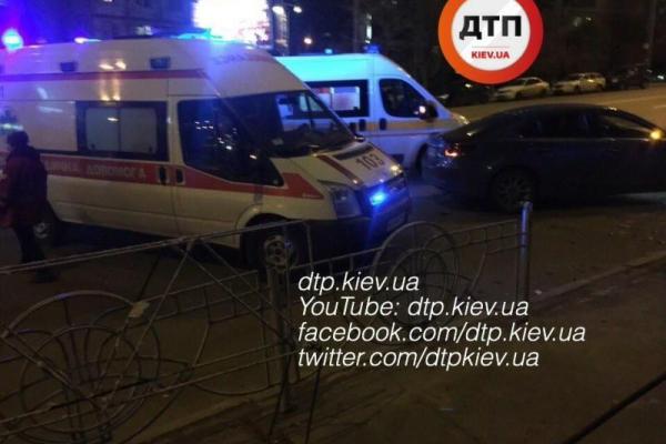 ДТП в Киеве: пострадала семья с двумя детьми ДТП в Киеве: пострадала семья с двумя детьми