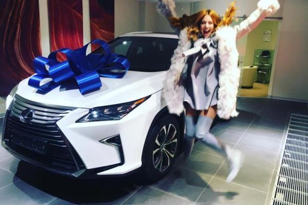 Певица Наталья Подольская похвасталась роскошным подарком, который сделал ей супруг