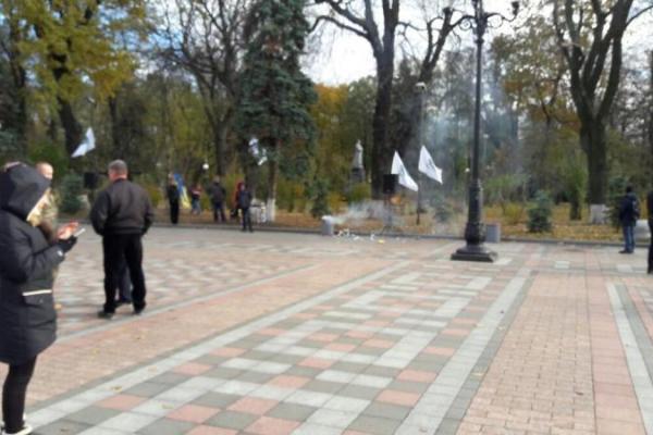 В Киеве возле Верховной Рады произошел взрыв В Киеве возле Верховной Рады произошел взрыв
