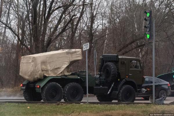 Жителей Симферополя и Керчи напугало большое скопление военной техники Жителей Симферополя и Керчи напугало большое скопление военной техники