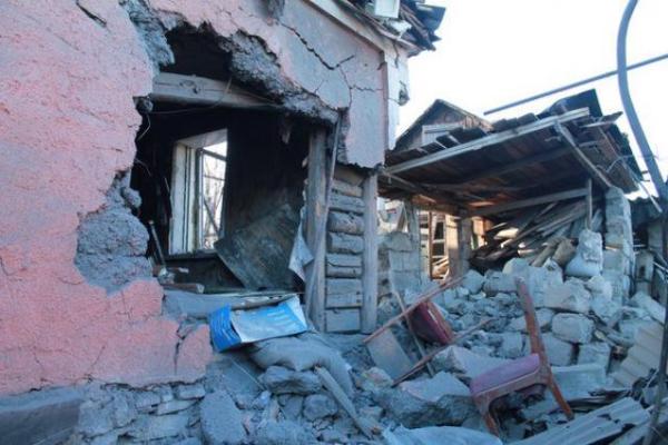 Бои в Брянке: появились фото повреждений Бои в Брянке: появились фото повреждений