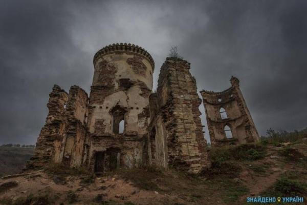 В Україні один з найкрасивіших замків перетворюється на руїни, з'явилися фото В Україні один з найкрасивіших замків перетворюється на руїни, з'явилися фото
