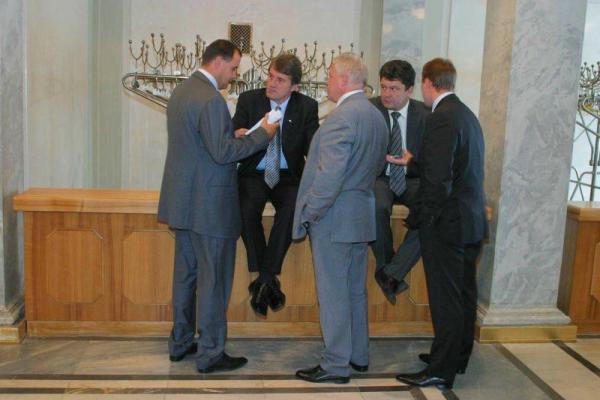 Раритетные снимки Ющенко с Порошенко набрали огромное количество «лайков»