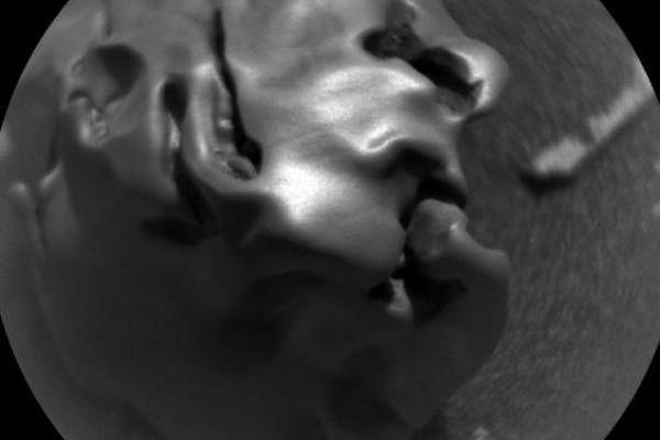 Специалисты NASA обнародовали фото странного объекта, обнаруженного на Марсе