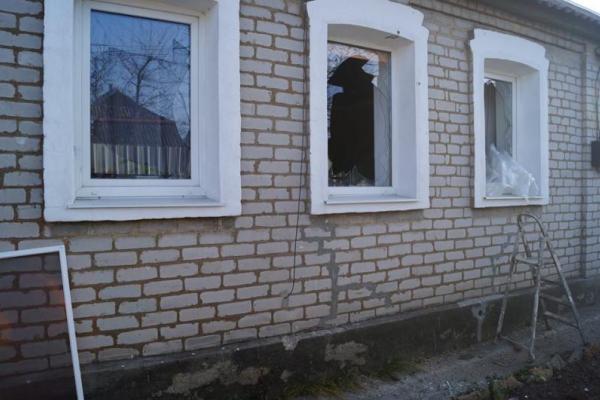Появились жуткие кадры страшных разрушений после обстрелов Брянки боевиками "ЛНР" Появились жуткие кадры страшных разрушений после обстрелов Брянки боевиками "ЛНР"