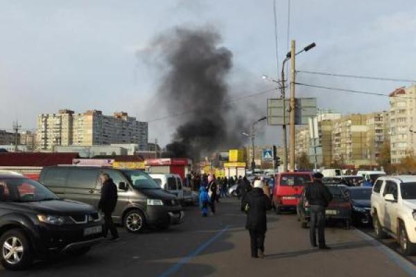 В Киеве новый протест: пикетирующие подожгли автомобильные шины В Киеве новый протест: пикетирующие подожгли автомобильные шины