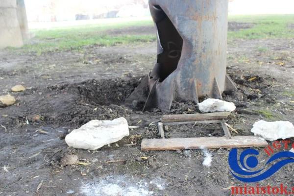 В оккупированном Луганске неизвестные взорвали памятник, установленный ко Дню Победы В оккупированном Луганске неизвестные взорвали памятник, установленный ко Дню Победы