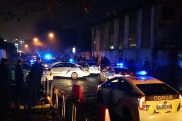 Стычка "правых" и "левых" во Львове: появились кадры с места событий Стычка "правых" и "левых" во Львове: появились кадры с места событий