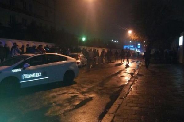 Стычка "правых" и "левых" во Львове: появились кадры с места событий Стычка "правых" и "левых" во Львове: появились кадры с места событий