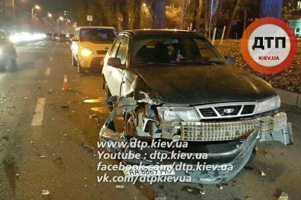 Стрельба и масштабное ДТП: в Киеве полиция гонялась за нарушителем Стрельба и масштабное ДТП: в Киеве полиция гонялась за нарушителем
