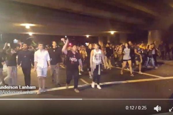 В США после победы Трампа начались массовые протесты В США после победы Трампа начались массовые протесты