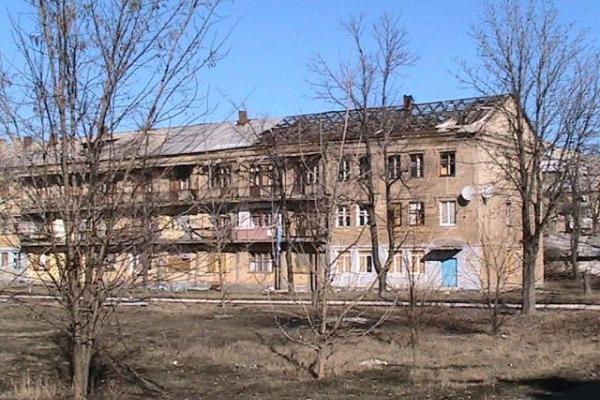 Дончане надеются, что войны уже не будет: в обстреливаемых районах начался ремонт Дончане надеются, что войны уже не будет: в обстреливаемых районах начался ремонт