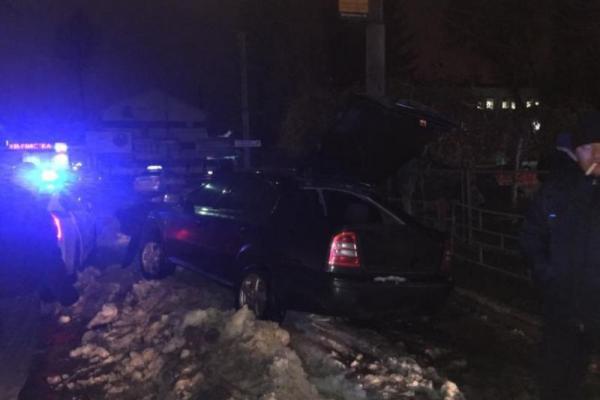 В Тернополі сталася ДТП, у яку потрапив автомобіль поліції з п’яним водієм В Тернополі сталася ДТП, у яку потрапив автомобіль поліції з п’яним водієм