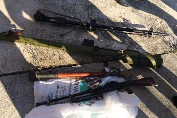 Под Киевом обнаружили подземное хранилище с огромным арсеналом оружия и боеприпасов Под Киевом обнаружили подземное хранилище с огромным арсеналом оружия и боеприпасов
