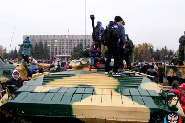 В Сети высмеяли жалкую попытку празднования донецкими оккупантами 7 ноября