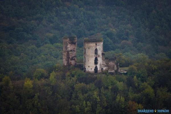 В Україні один з найкрасивіших замків перетворюється на руїни, з'явилися фото В Україні один з найкрасивіших замків перетворюється на руїни, з'явилися фото