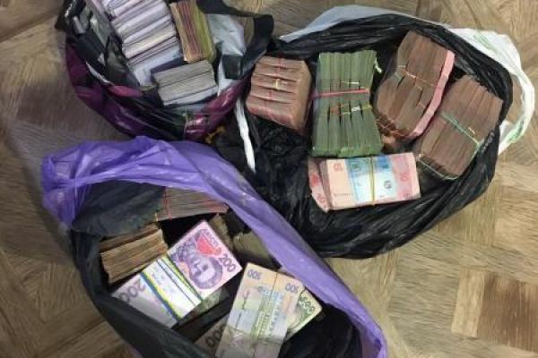 СБУ припинила діяльність потужного конвертцентру, який фінансував бойовиків