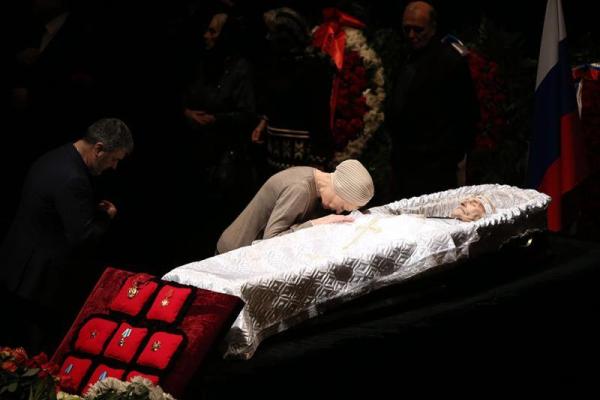 В Москве проходит церемония прощания с Владимиром Зельдиным: опубликованы фото