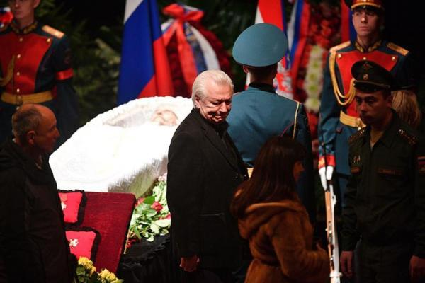 В Москве проходит церемония прощания с Владимиром Зельдиным: опубликованы фото