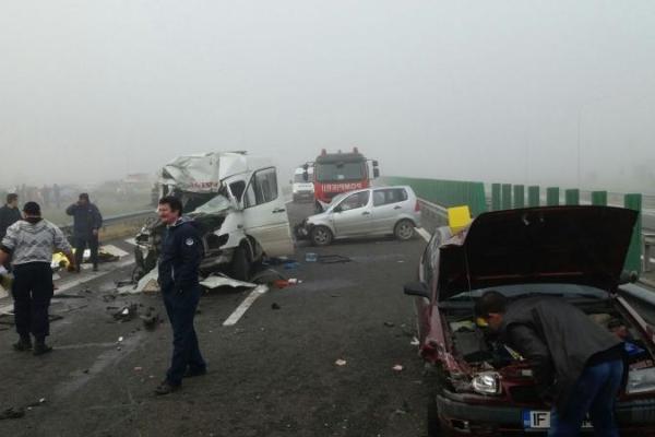 В Румунії зіткнулося більше 20 машин: відомо про 4-х загиблих