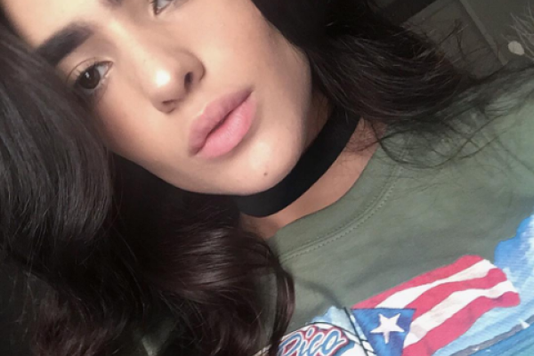 Пуэрториканка, над которой издевались из-за бровей, стала моделью