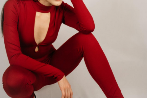 Пуэрториканка, над которой издевались из-за бровей, стала моделью