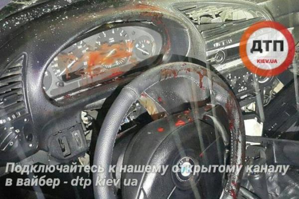 В Киеве произошло жуткое ДТП: молодой водитель врезался в трамвай с пассажирами В Киеве произошло жуткое ДТП: молодой водитель врезался в трамвай с пассажирами