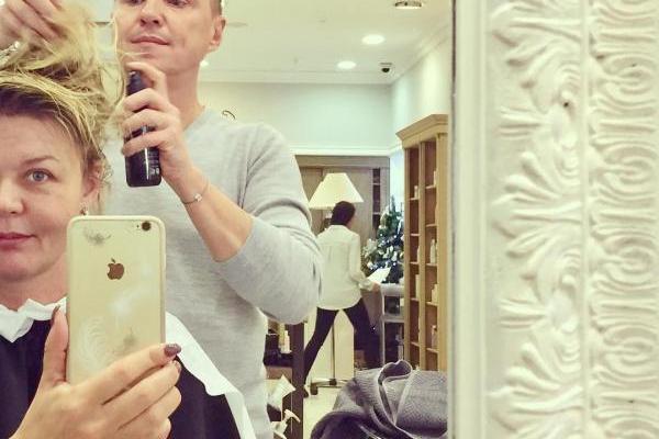 Телеведущая Юлия Меньшова показала лицо без макияжа