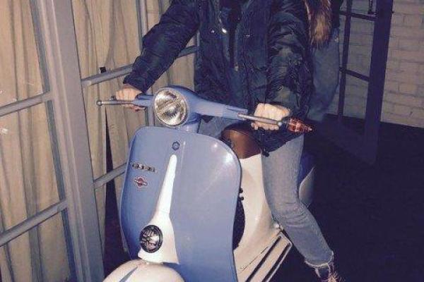 Певица Альбина Джанабаева порадовала домашним снимком