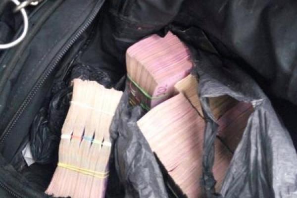 В Харькове совершено дерзкое нападение: у мужчины отобрали более миллиона гривен  В Харькове совершено дерзкое нападение: у мужчины отобрали более миллиона гривен