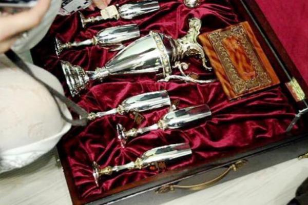 В Киеве нашли квартиру с "кладом" Азарова